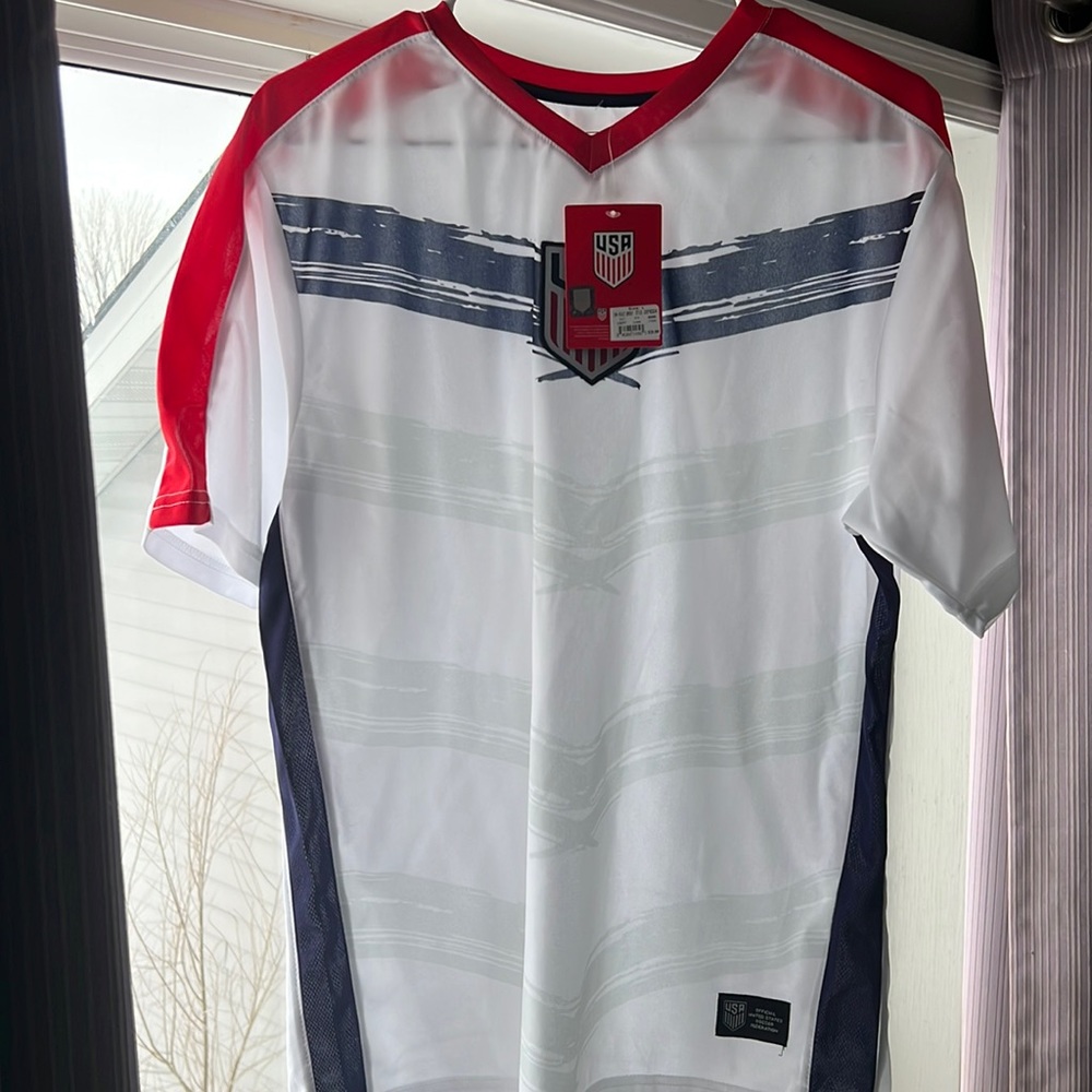 MENS LARGE OFFICIAL USA SOCCER FEDERATION JERSEY MINT W TAGS